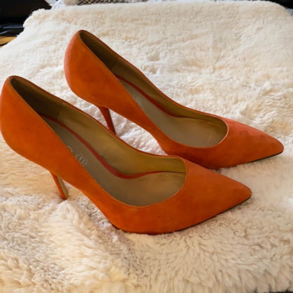 Orange Suede Pumps🧡